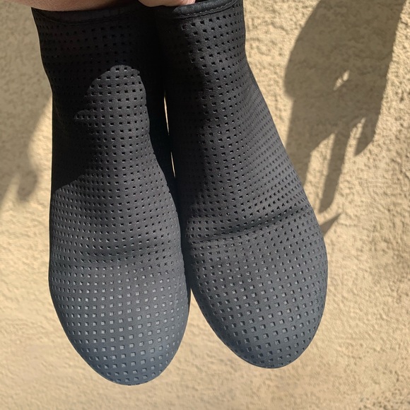 Camper Miriam Perforated Black leather blue heel booties 7.5-8 (European 38) - Picture 7 of 16